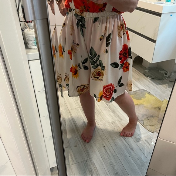 Meli + Eve high rise shorts with adjustable suspenders straps - Picture 7 of 11